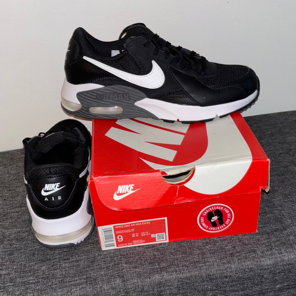 Nike Women's Black & White Air Max Sneakers